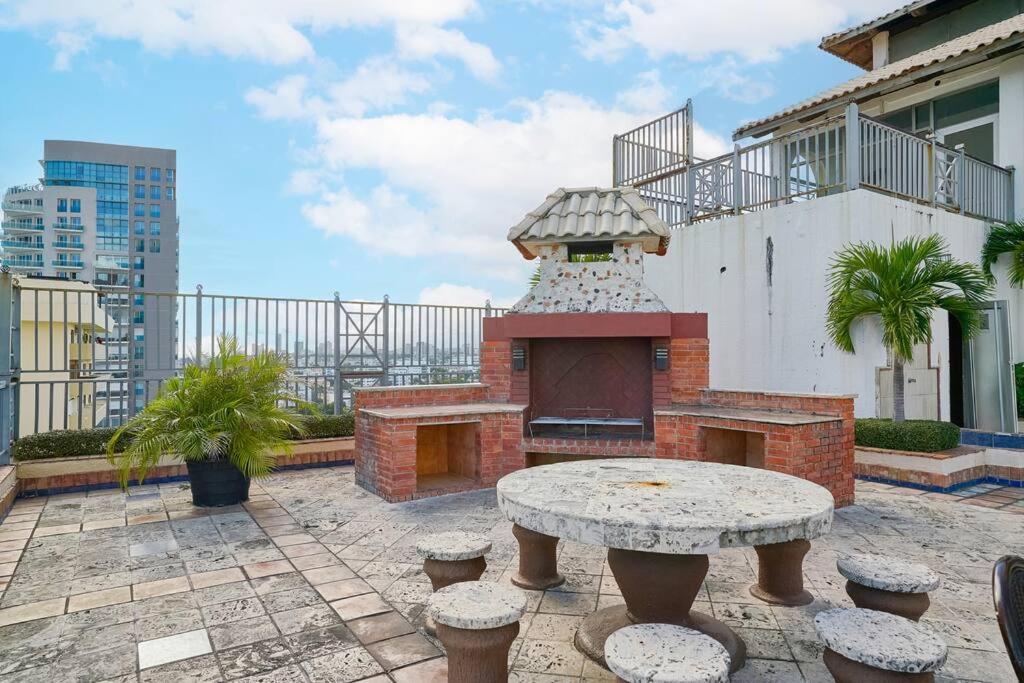 Luxurious Ocean View Suite - Housity