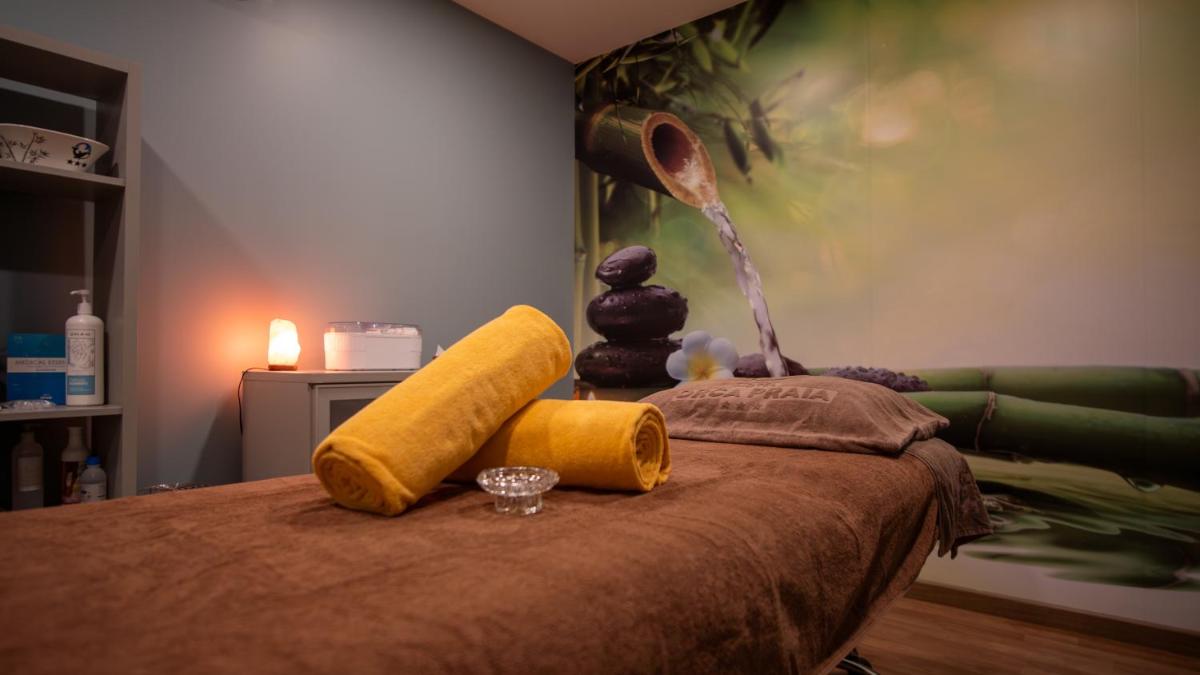 Uma cama ou camas num quarto em Hotel Orca Praia