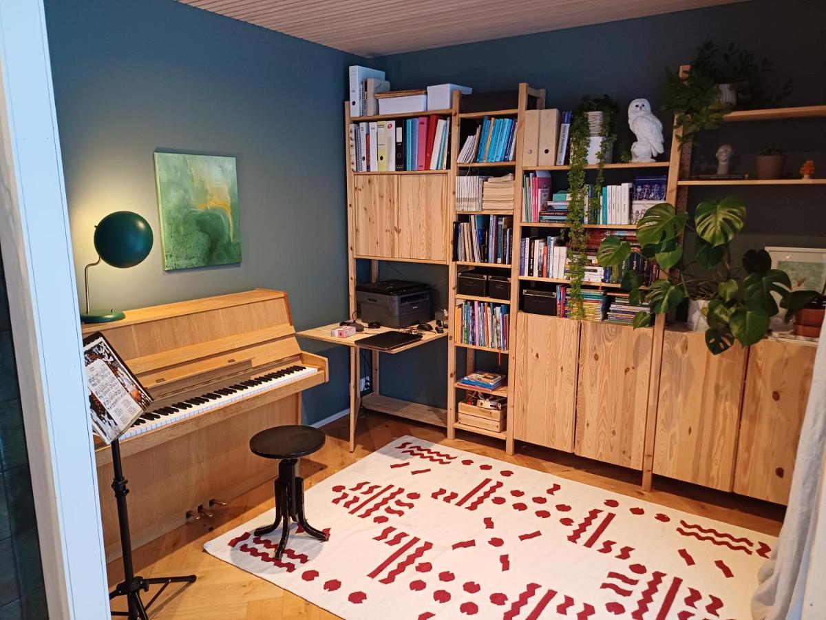 Suitetrails - Large House with personality and calming view