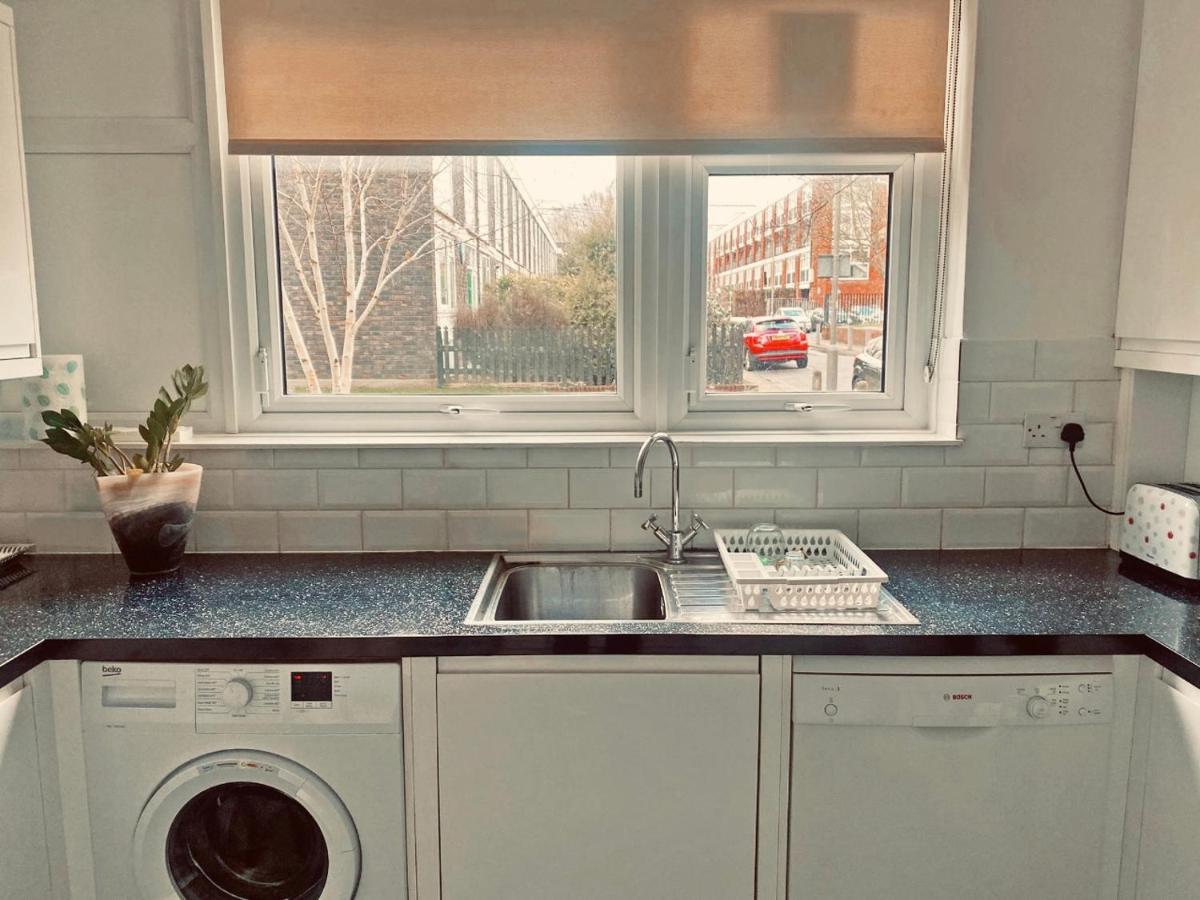 Lovely Room bedroom Battersea - Housity