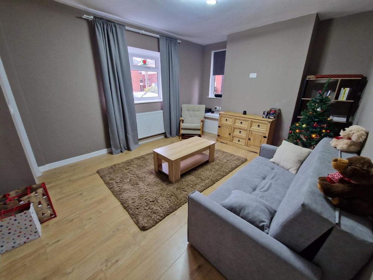 Pav's Den - Housity