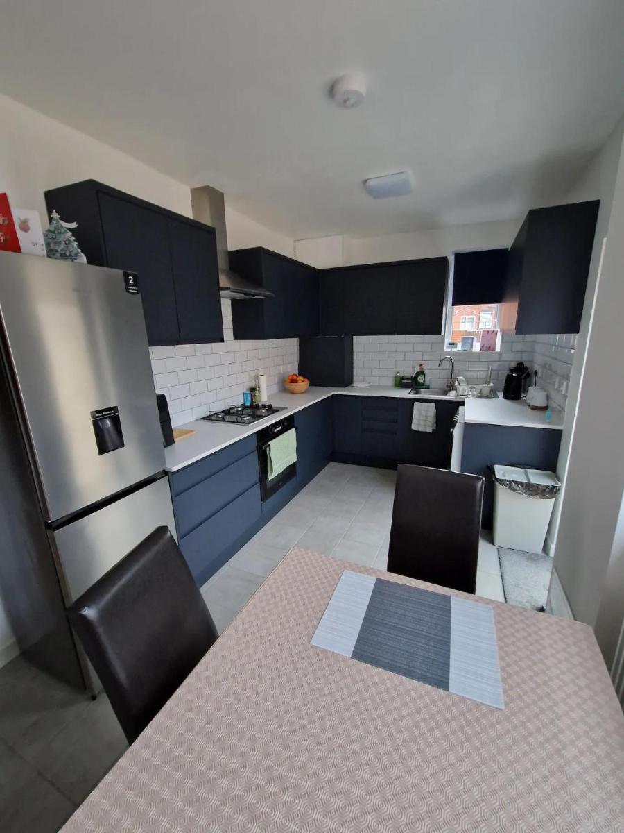 Pav's Den - Housity