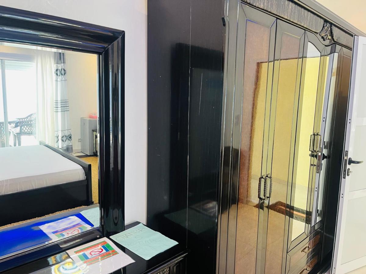 Chambre SDB avec accès piscine - Housity