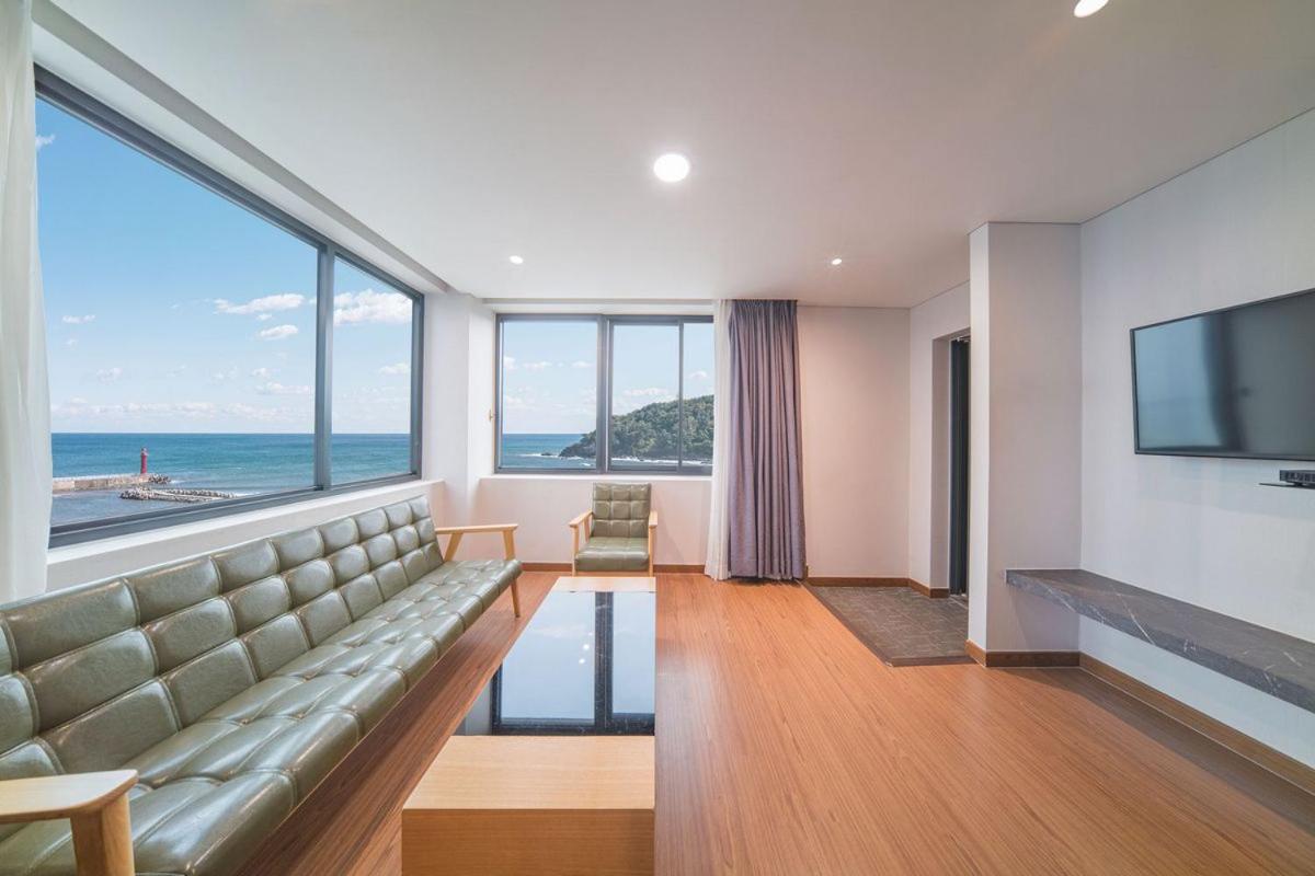 Two Y Hotel - Housity