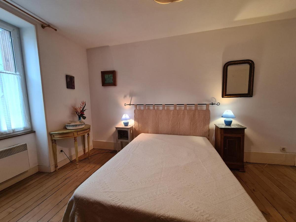 Appartement Confort au Cœur de Saint-Gaultier avec Cour Privative et Accès à Étang - FR-1-591-361 - Housity