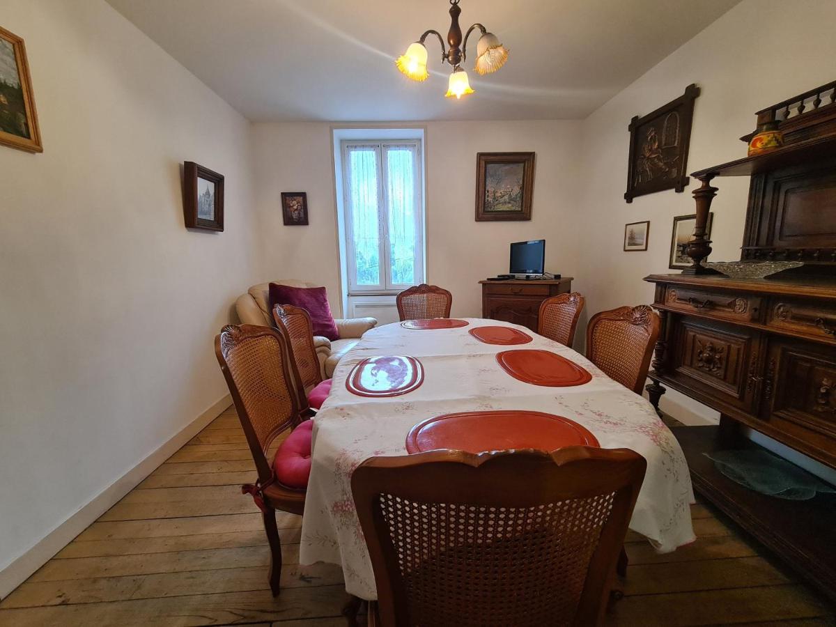 Appartement Confort au Cœur de Saint-Gaultier avec Cour Privative et Accès à Étang - FR-1-591-361 - Housity