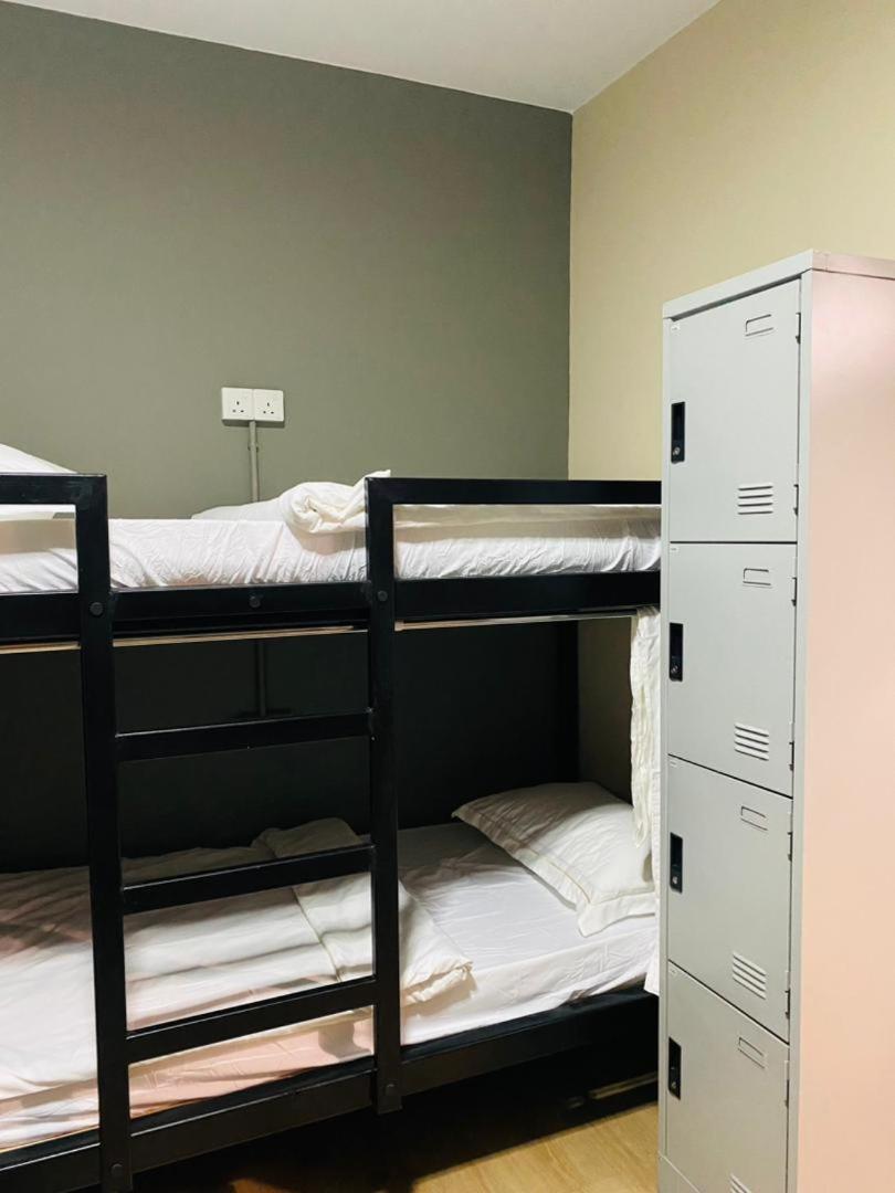 H2 Premium Backpackers - Housity