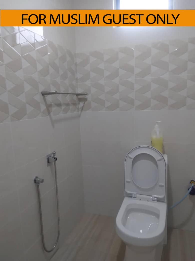 Yasmeen Studio Roomstay Kijal - Room 1 - FOR TWO PERSON ISLAM GUEST ONLY - Housity