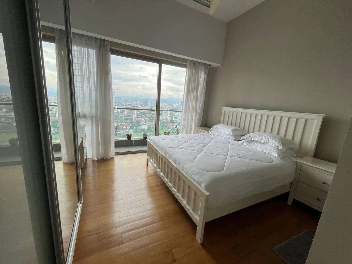 Always A Habitat KL City Centre KLCC at 34th floor, 2 rooms and city view - Housity