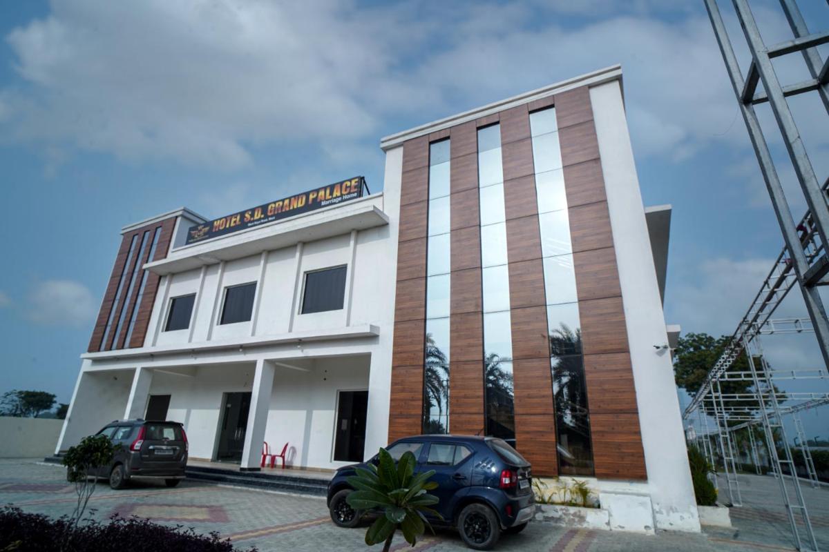 Hotel SD GRAND PALACE Near Shri Radha Krishna Vivah Sthali, Bhandirvan, Vrindavan - Housity