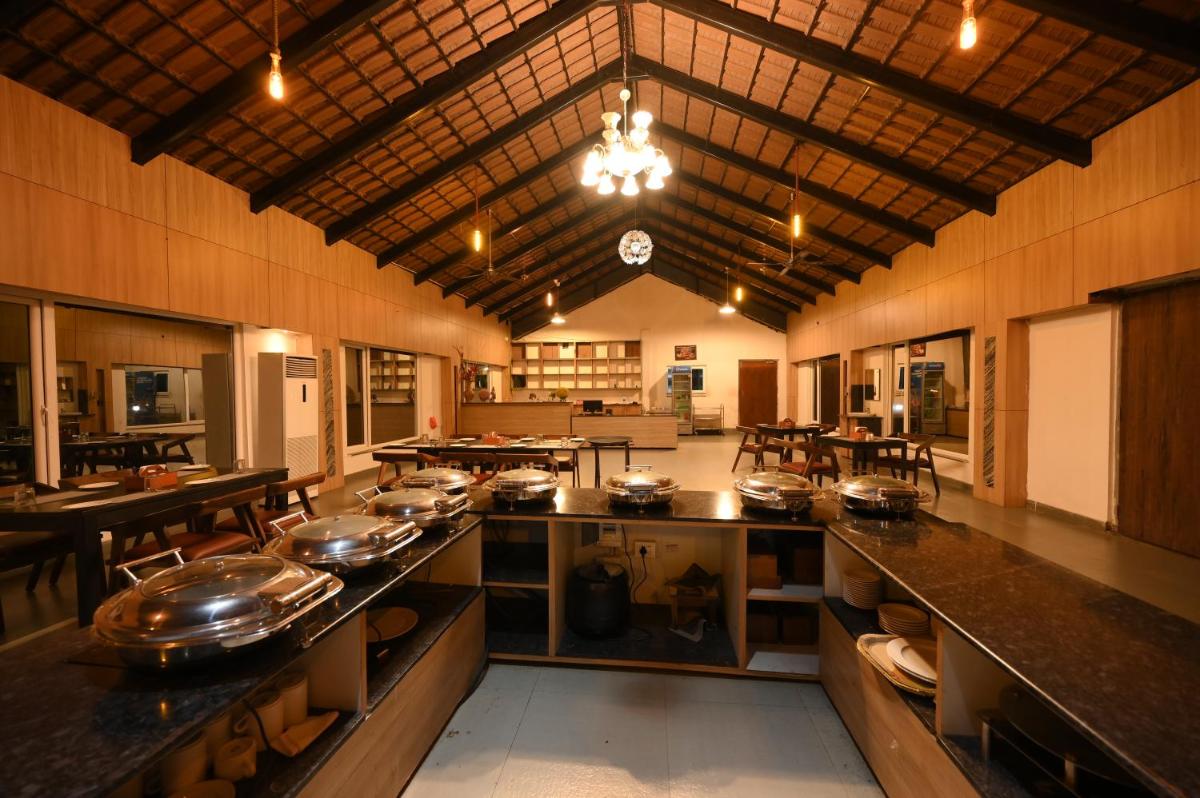 Suitetrails - Spree One Resort And Convention Annavaram
