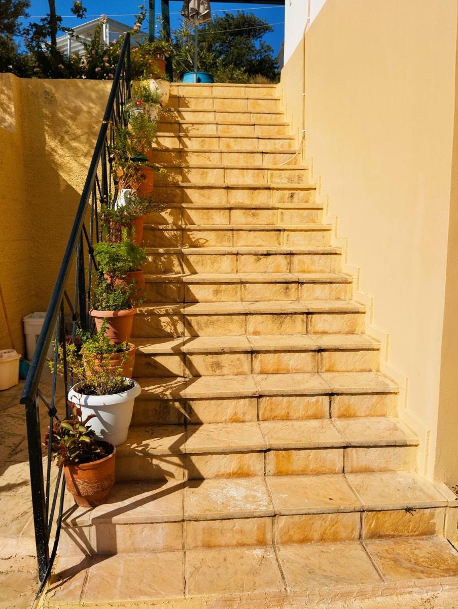 Το σπίτι που σε ταξιδεύει (The dream boat house). - Housity
