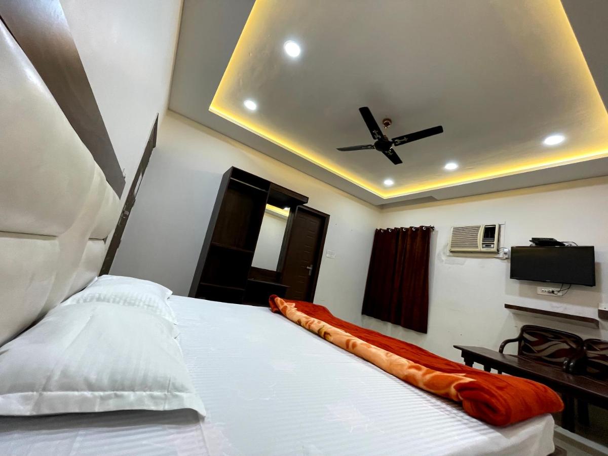 MALAYA HOUSE --Couples, Family, Corporate Favorite-- Near BMC Chowk ICONIC Mall - Housity