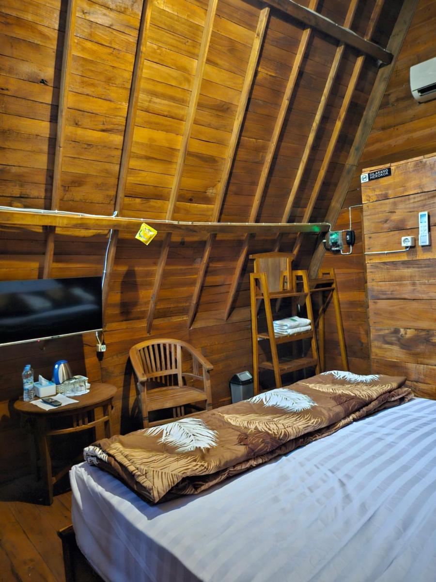 Luxury Wooden House - Housity