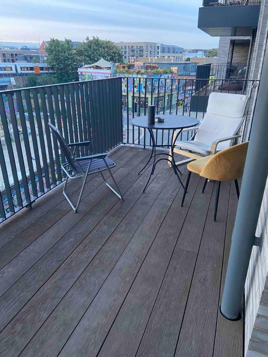 Luxury Ensuite Room with Balcony - Housity