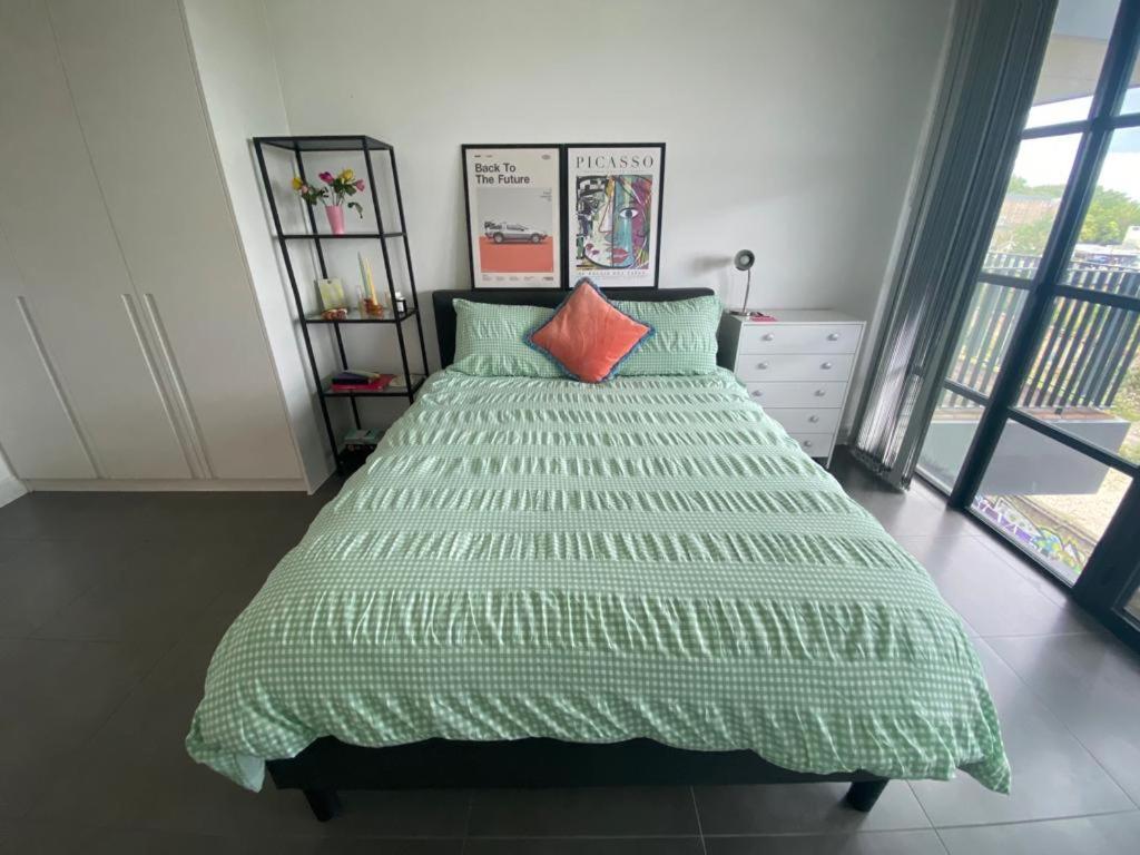 Luxury Ensuite Room with Balcony - Housity