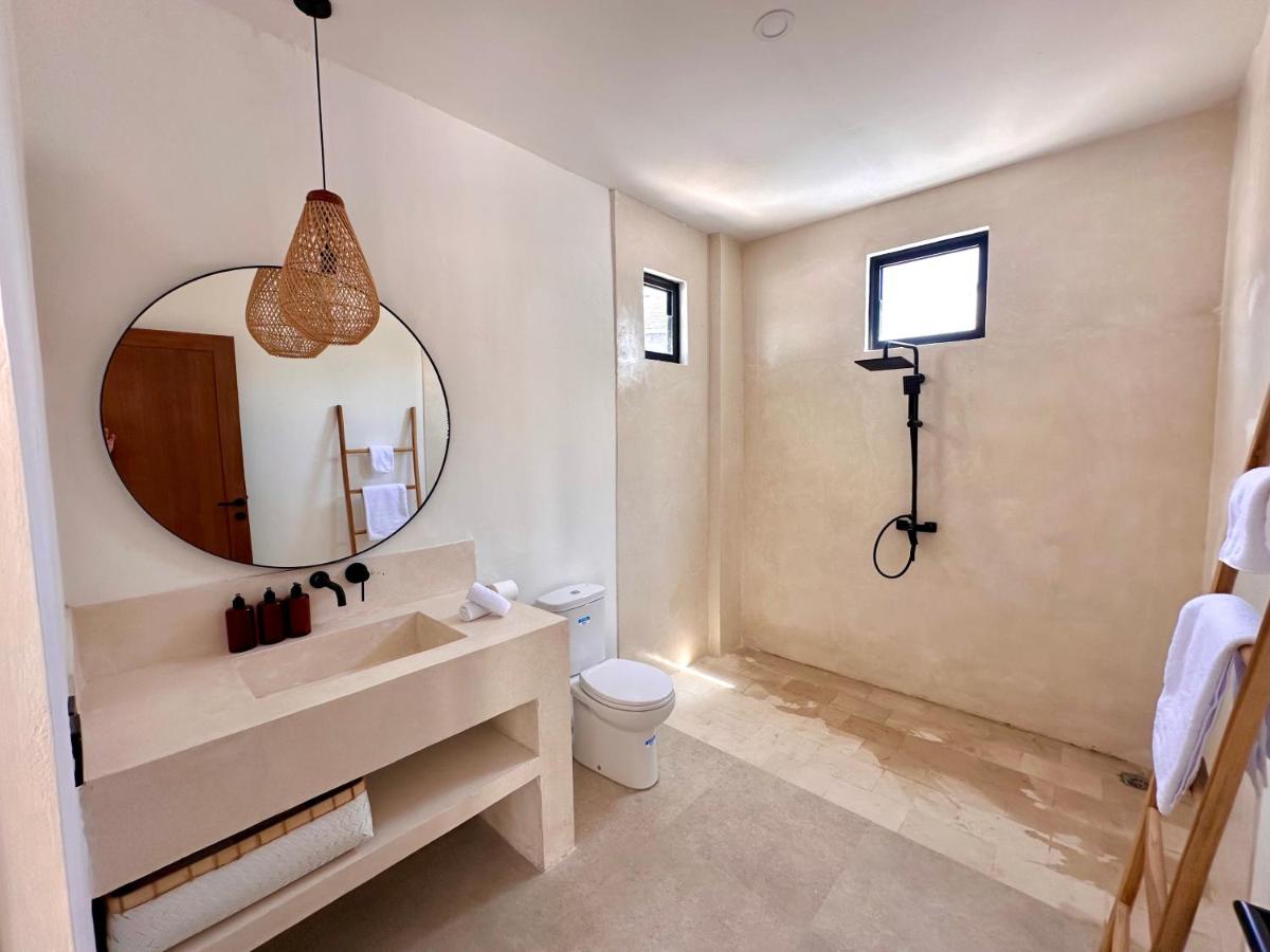 Beach view 2BR Villa Nam with pool, Seseh beach - Hizvo