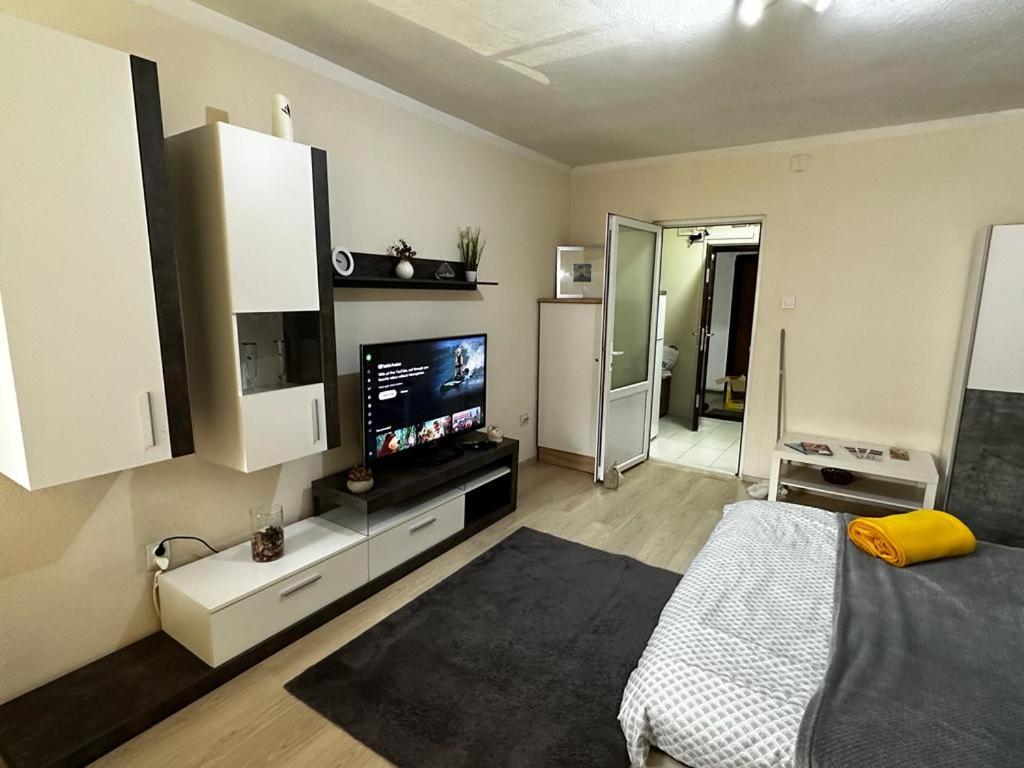 REEAS APARTAMENT - Housity