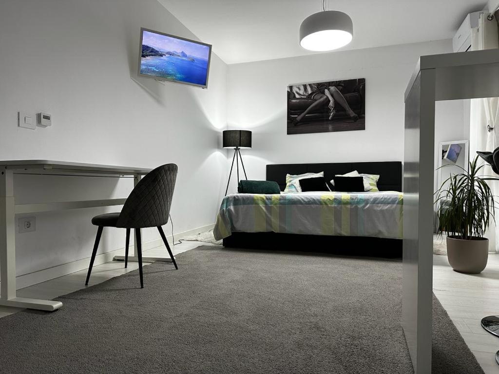REEAS APARTAMENT 13 - Housity
