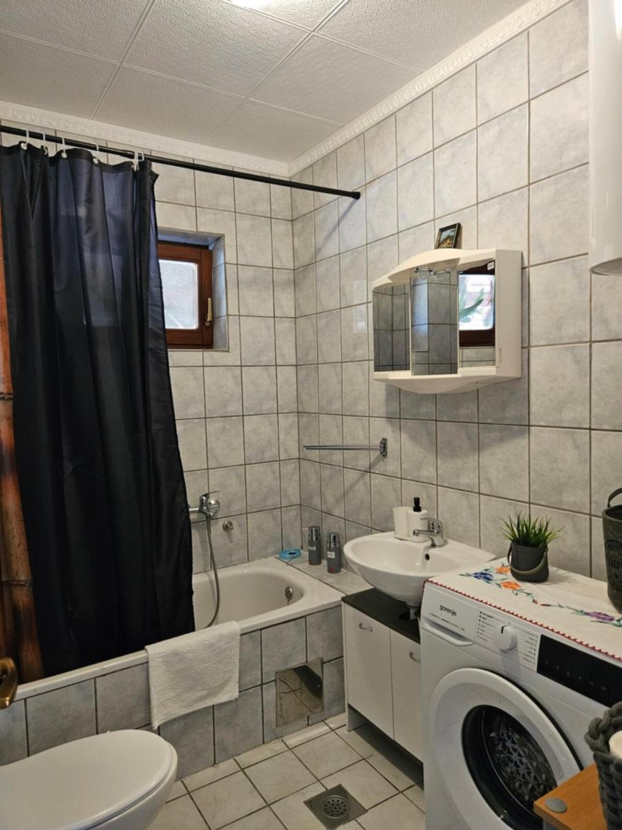 Cozy House Zivko with Balcony - Housity