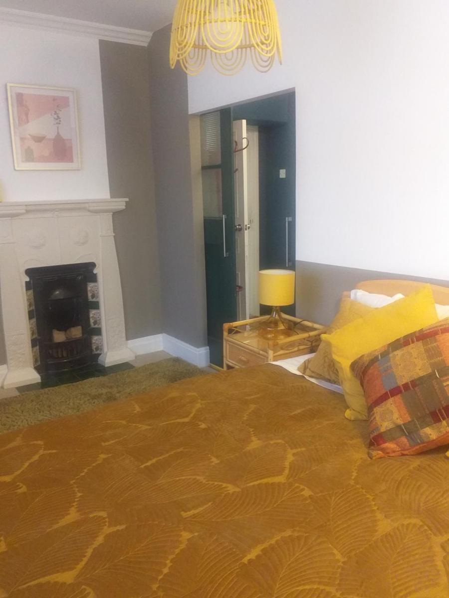 Jesmond B&B Kingsize Ensuite Room 2 - Housity