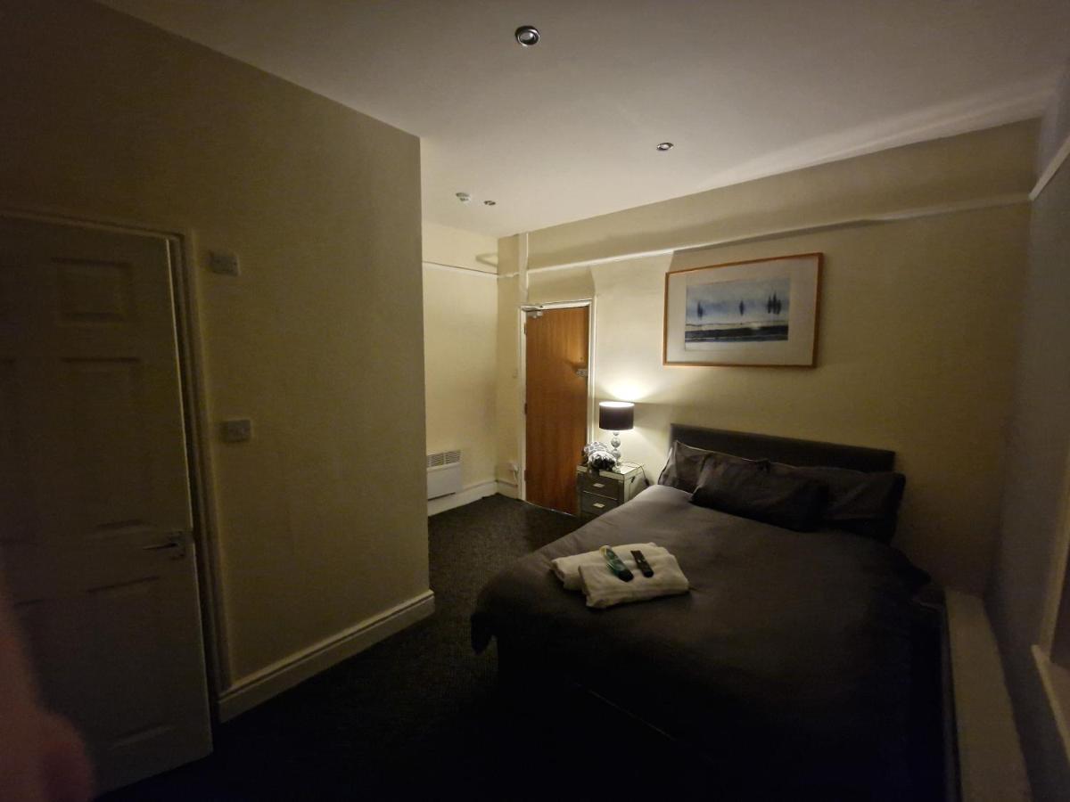 Liverpool city 5 bed house sleeps 12 - Housity