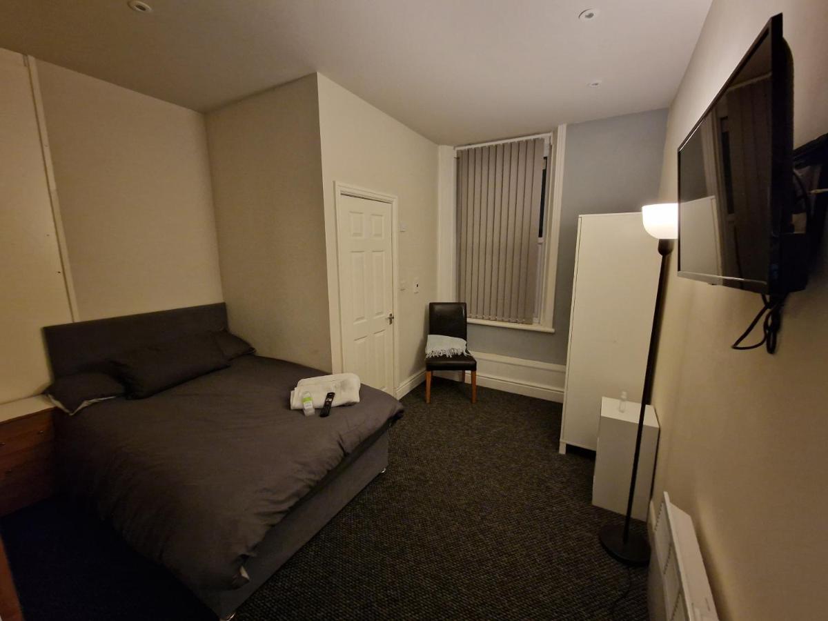 Liverpool city 5 bed house sleeps 12 - Housity