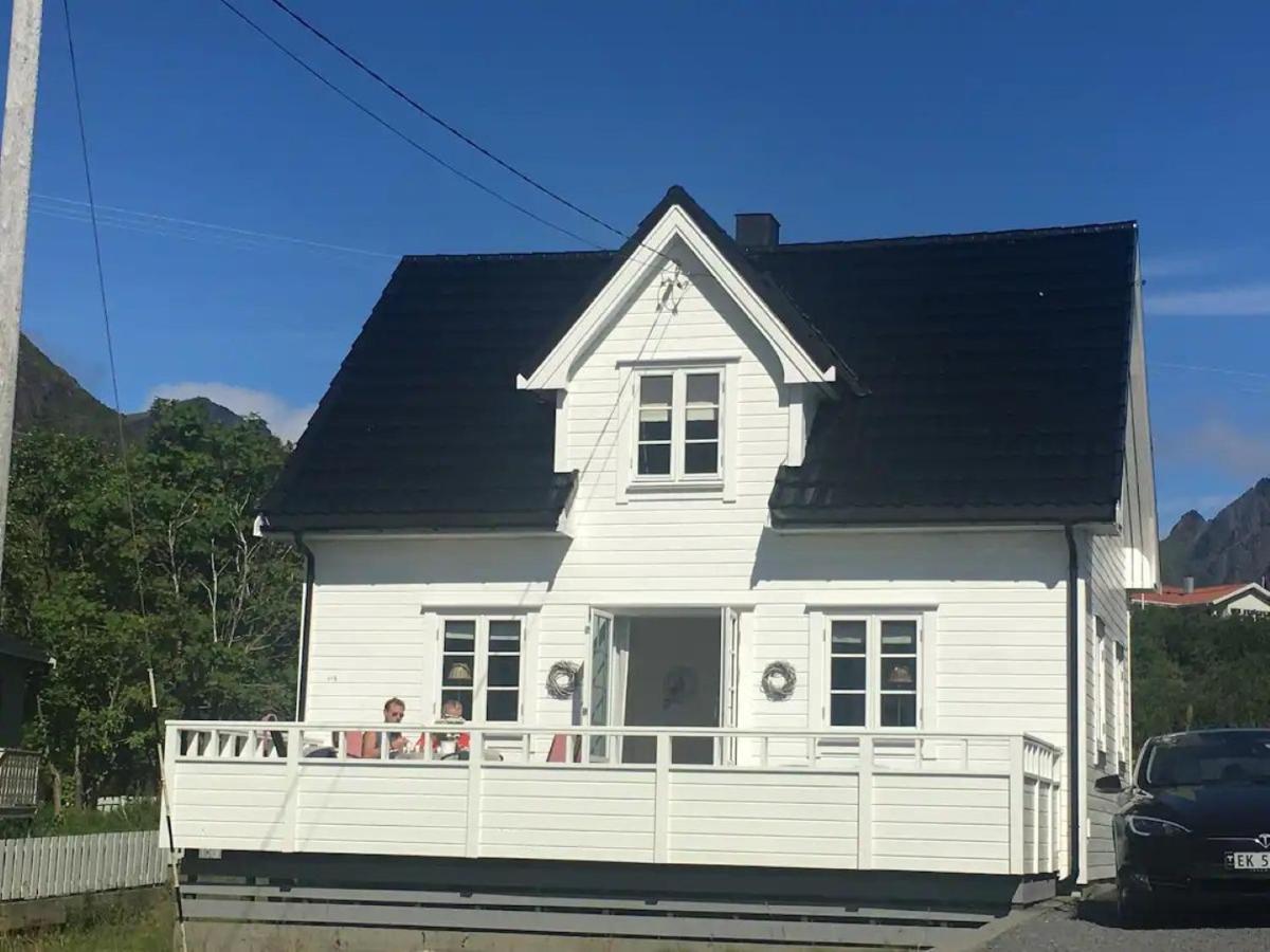 Utsiktsperle på Reine I Lofoten - Housity