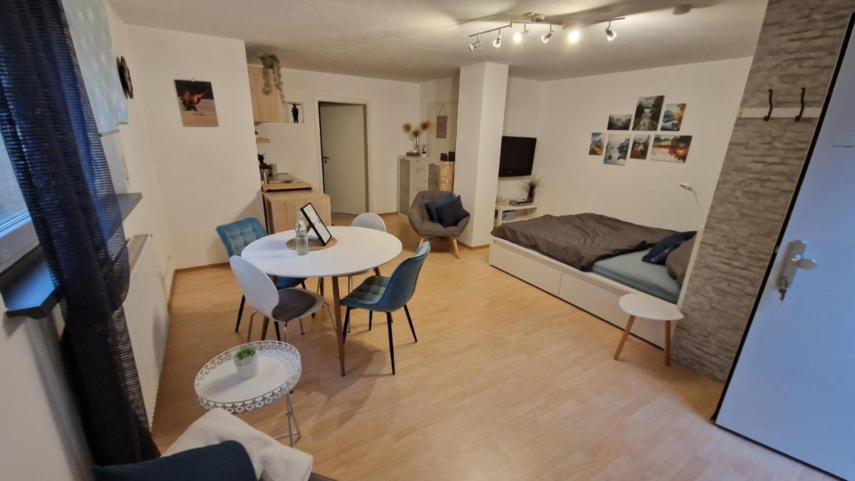 Schöne Souterrain Wohnung (WLAN/Parken kostenlos) - Housity