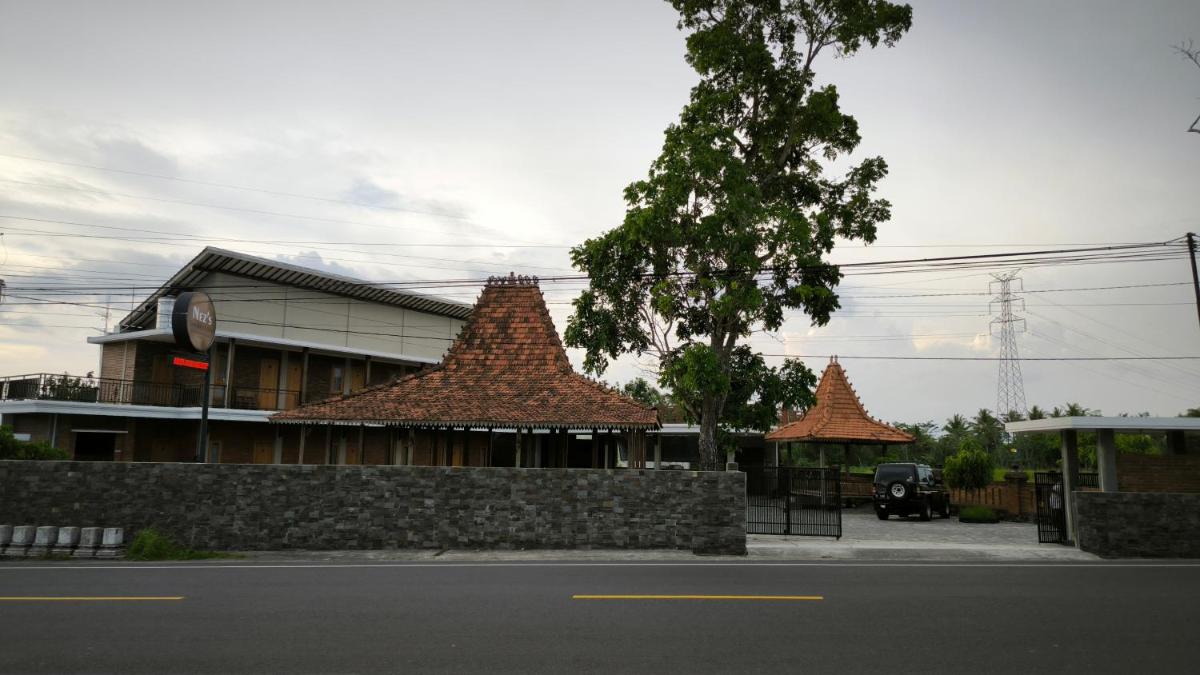 Nez's Guesthouse Syariah - Housity