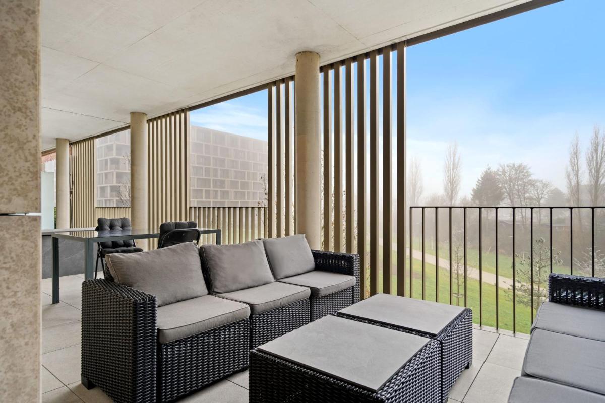 Cloche d'Or Luxe - Sleek & Bright ID103 - Housity