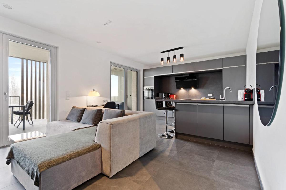 Cloche d'Or Luxe - Sleek & Bright ID103 - Housity