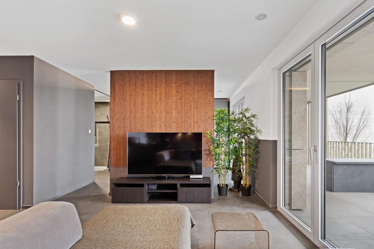 Cloche d'Or Luxe - Sleek & Bright ID103 - Housity