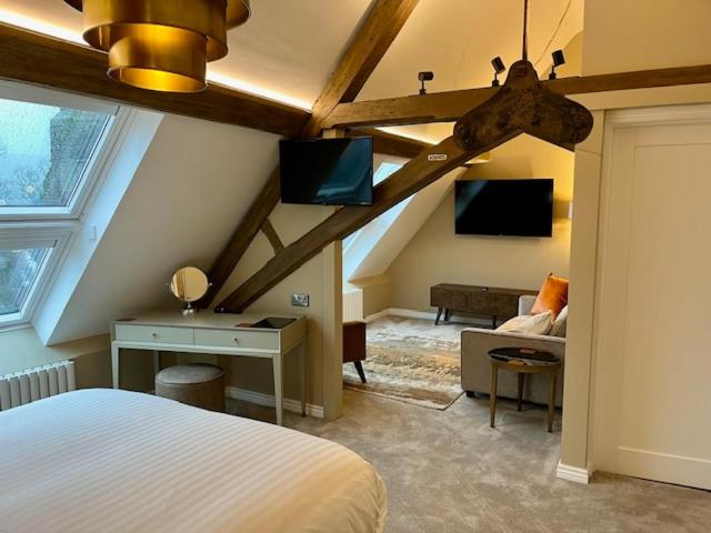 Castle Hotel & Apartments - Hizvo