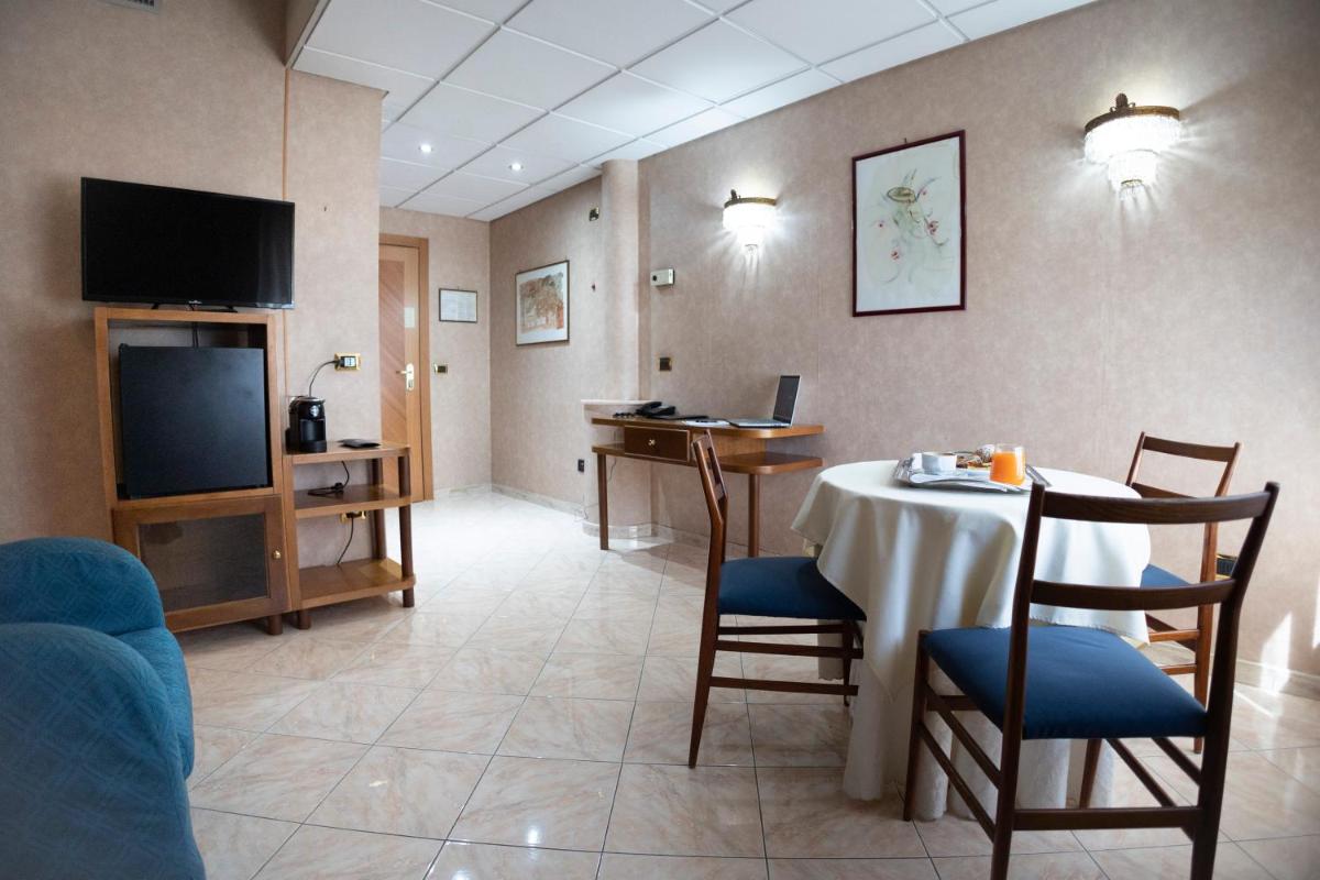 ANTUM HOTEL - Housity