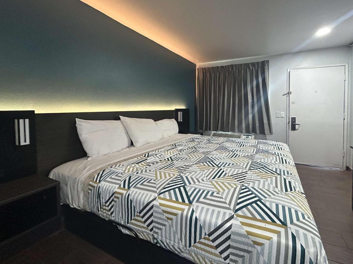 Studio 6 Hemet, CA - Housity
