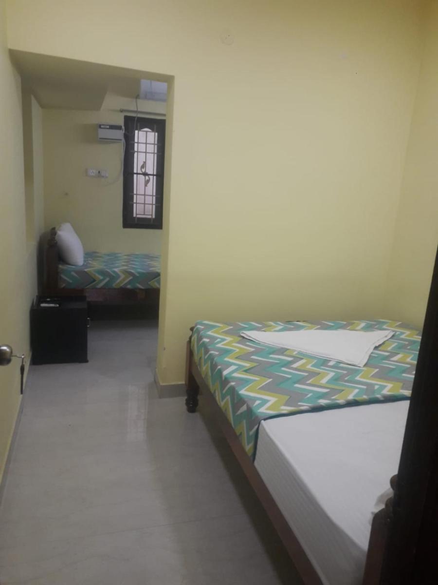 VARADHAR GUEST HOUSE - Housity
