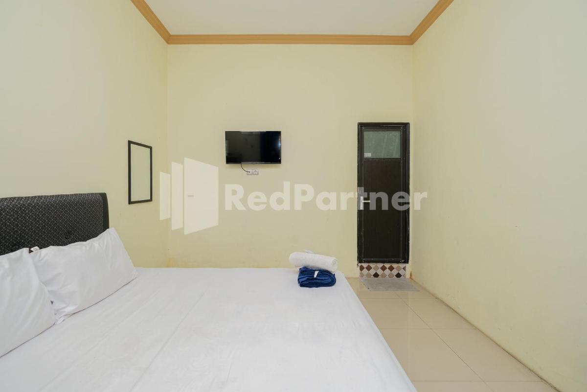 Grand Kencana Guesthouse near Wisata Bahari Lamongan Mitra RedDoorz - Housity