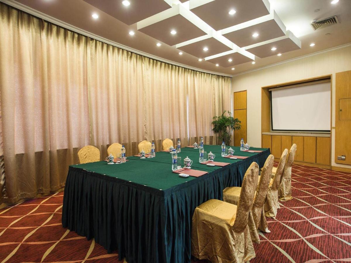 Park Inn by Radisson Shanghai Downtown - Housity