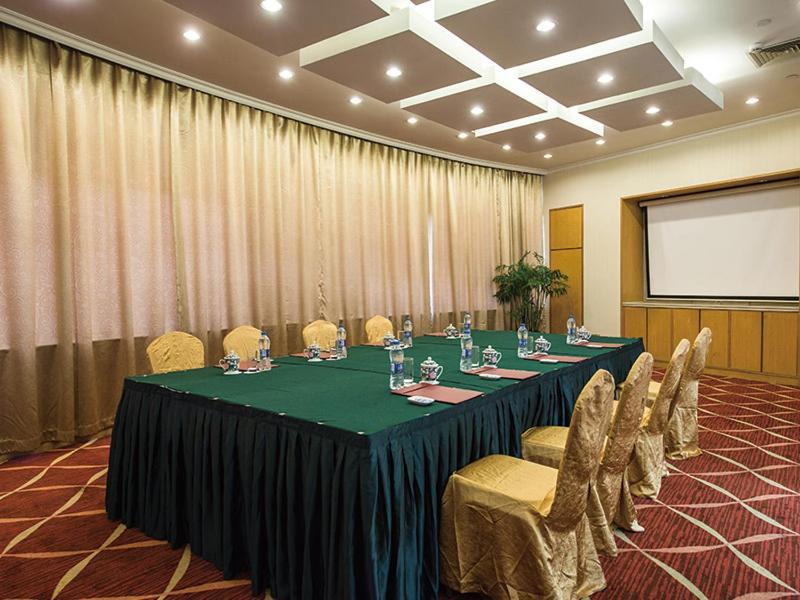Park Inn by Radisson Shanghai Downtown - Housity