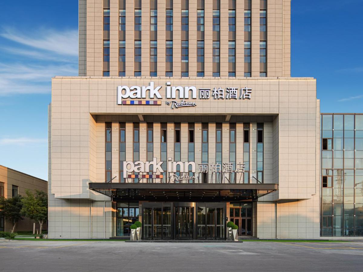Park Inn by Radisson Tianjin Jinghai Wanda Plaza - Housity