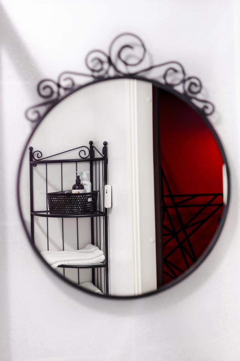BDSM Red Apartments - Housity