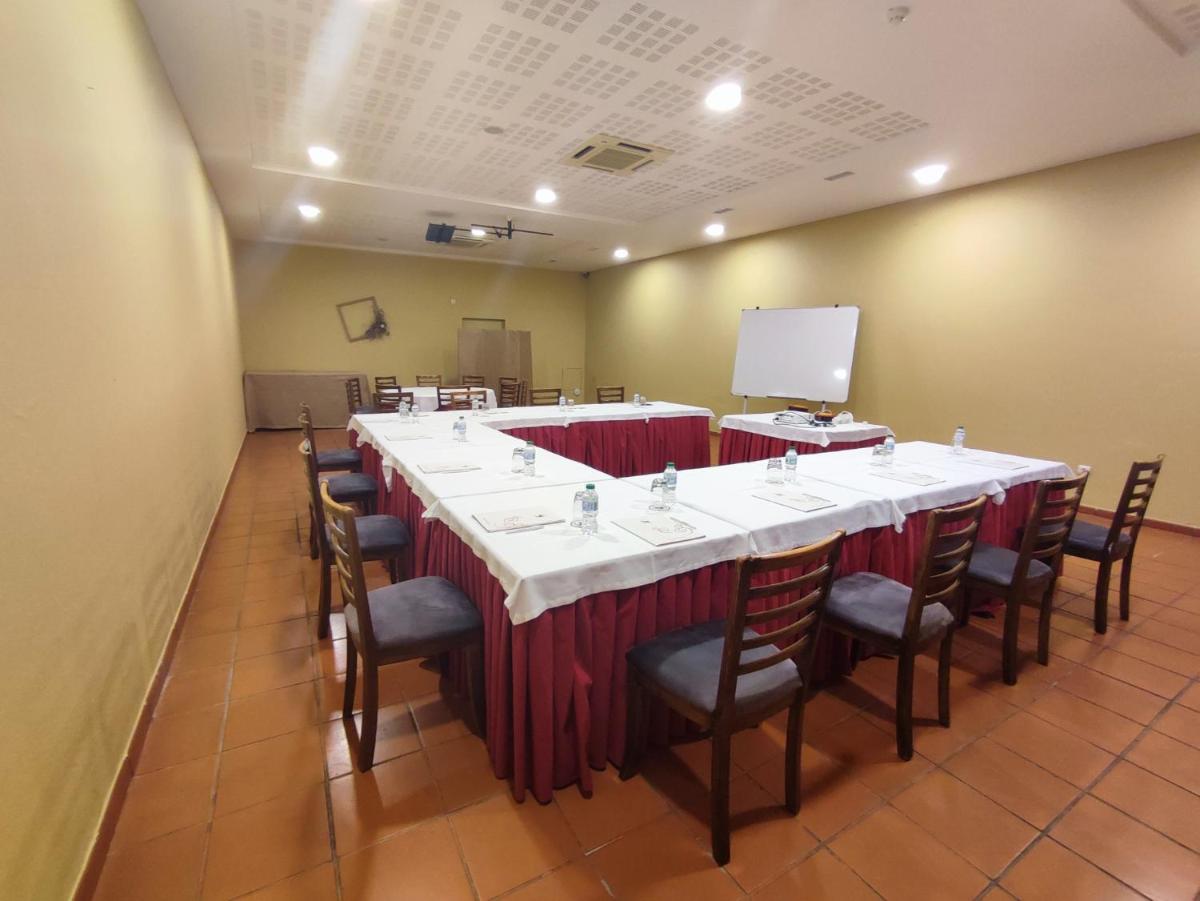 A área empresarial e/ ou a sala de conferências de Hotel Da Montanha