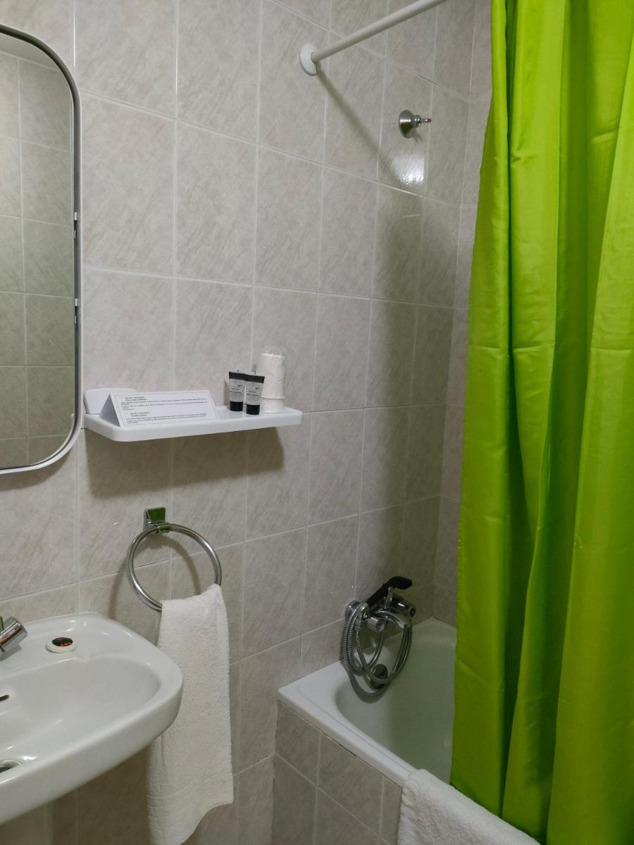 Hostal Los Pinares - Housity