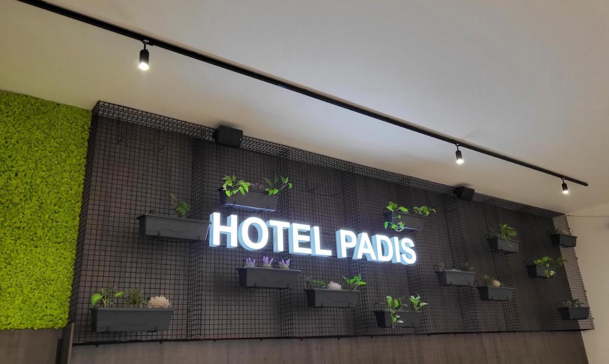 Hotel Padis - Housity