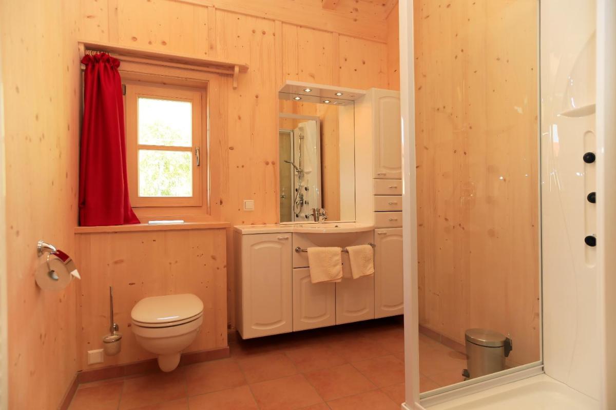 Alpenchalets Hotel Lambach - Housity