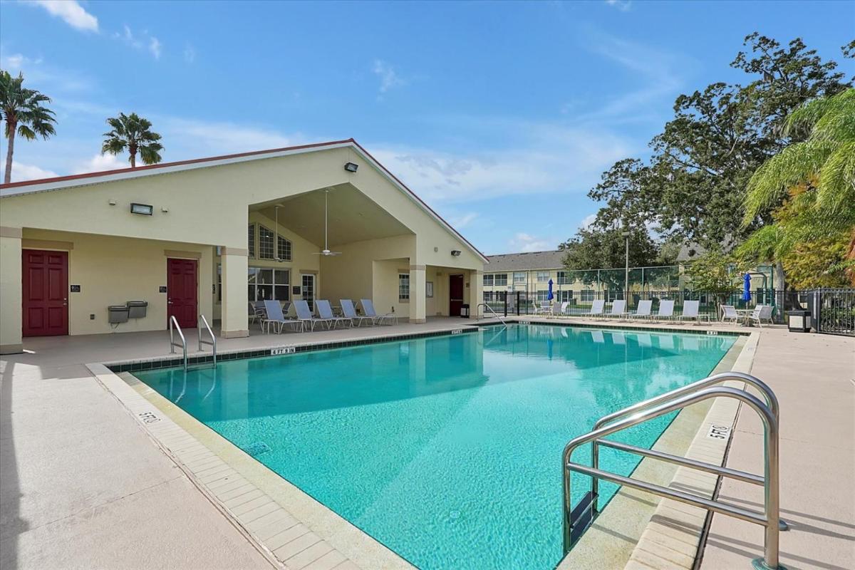 Remodeled Retreat: Tranquil Resort Oasis Near Theme Parks - Housity
