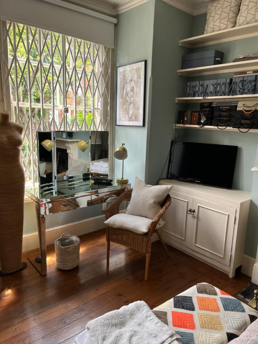 Suitetrails - Dawn and Dudley the Sausage dog's Parkside Home