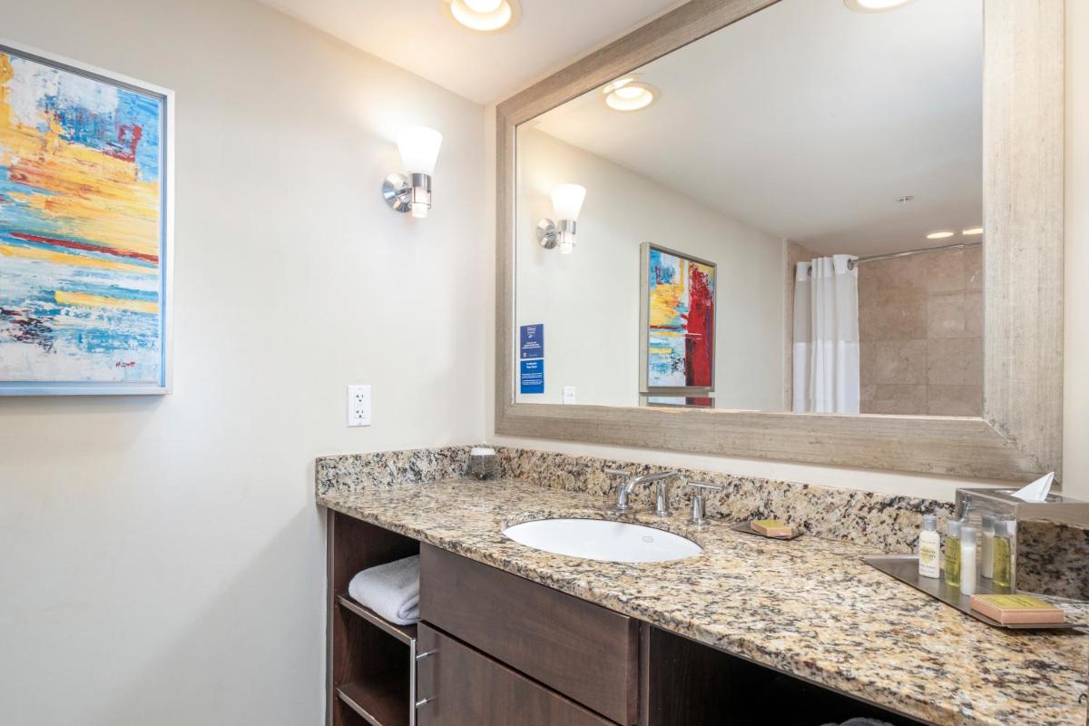 GALLERY One - A DoubleTree Suites by Hilton Hotel - Housity