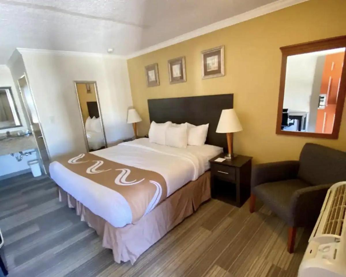 HIBISCUS Inn & Suites - Housity